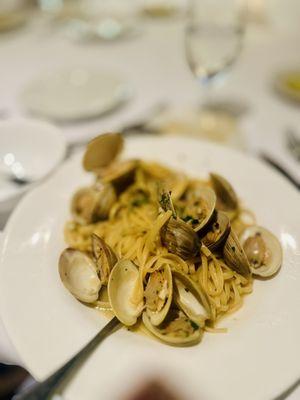 Linguini with clams