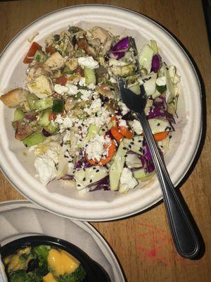 Jerk keto bowl with chicken & cauliflower.