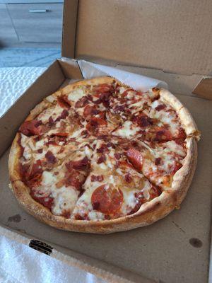 Medium onion, bacon, pepperoni