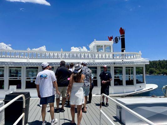 Arrowhead Queen Tour Boat