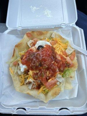 Taco salad had that subway chicken u know what im talking about lmfao and shell had no flavor but i mean the rest was salad so meh