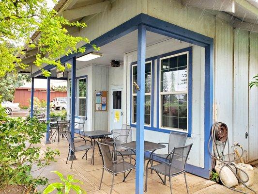 Outdoor seating was available by the entrance of the Blue Ginger Cafe.