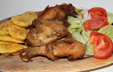 Pollo con tostones