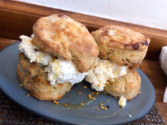 Biscuits with ricotta