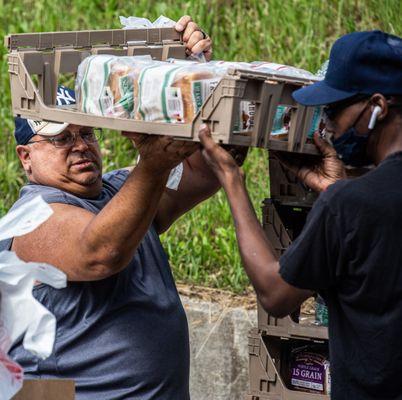 Volunteers doing good! From Activate Good's Look for the Helpers Photojournalism project with Bisi Cameron Yee (2020)