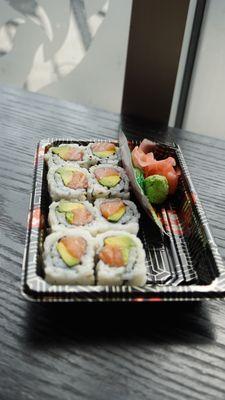 Salmon Aocado Roll