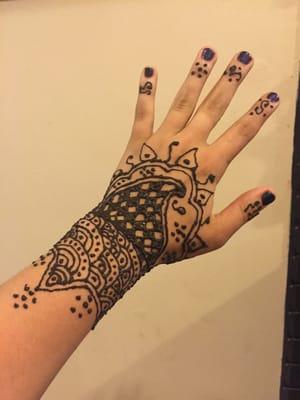 Sonia is the best and would come back everytime I needed henna art done!