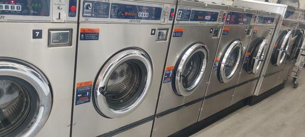 New washing machines! The Laundromat was very clean and spacious.