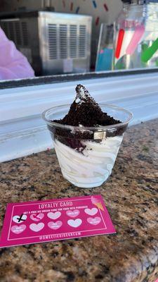 Vanilla cup with Oreo topping