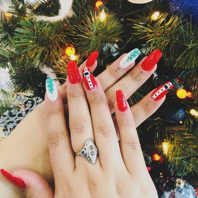 Christmas nails!!! That's amazing!!!