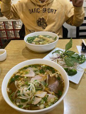 B 37. Vietnamese Seafood Pork Wonton & Quail Eggs Noodle Soup MI HOANH THANH 33. Beef & Pork in Spicy Beef Broth Rice Noodles BN B HU