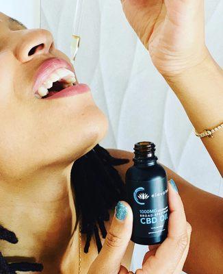 Ashley Snowden using the Elevated CBD 1000mg Tincture