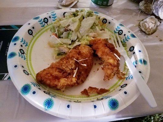 Fried chicken, steamed oyster and salad at the charity event at this airport.