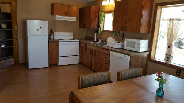 Room 10 "Cabin" Full Kitchen, all amenities,