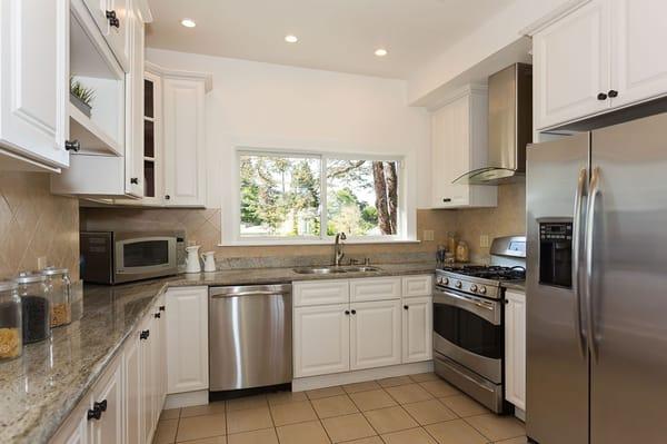 Updated Chef's Kitchen with Stainless Steel Appliances