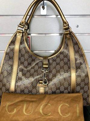 Certified authentic designer resale with Entrupy.  This Gucci handbag is in like new condition!