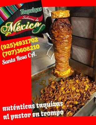 Taquizas al pastor en trompo.