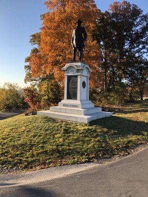 Monument within walking distance of Doubleday Inn