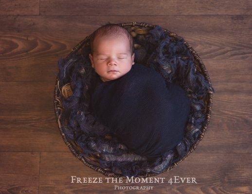 Freeze the Moment 4Ever Photography. Newborn. Portrait.