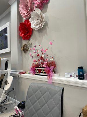 Beautiful salon decked out for V Day!!