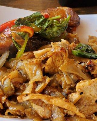 Pad si-ew chicken with  order of 3 ribs