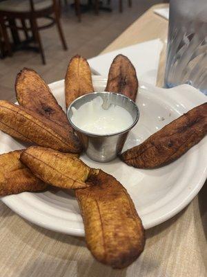 The fried plantains with sour cream are so good.