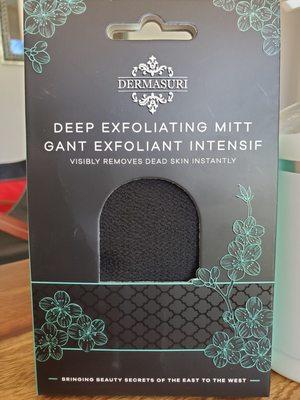 Exfoliation mitt to remove tan before your next spray appt. Better than traditional loofah for prepping before spray tan