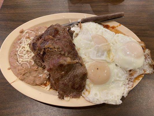 Chilaquiles con Huevos & Bistec