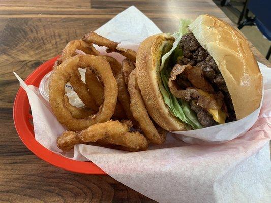 Double bacon cheeseburger w/onion rings