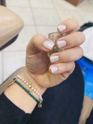 Offwhite Shellac nail with pearl powder