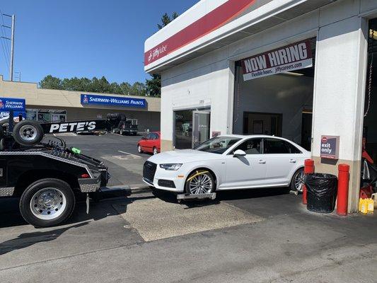 Car getting towed from the jiffy lube because they drained my transmission oil. Car became inoperable.