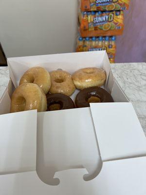 My box of 4 plain glazed pipping hot!