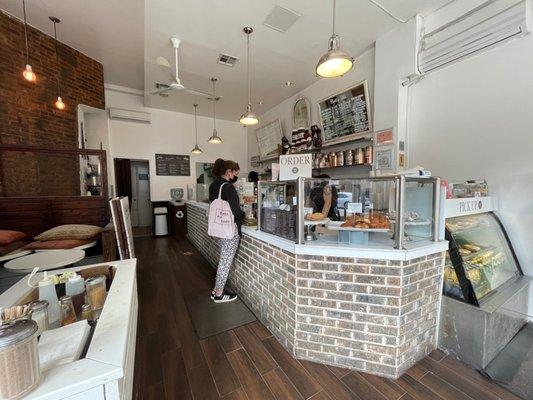 A quaint shop with a good amount of outdoor seating (1-3 people per table).