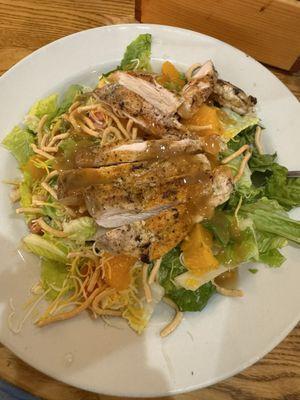 Oriental salad with chicken