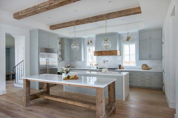 This modern farmhouse kitchen needed our help after a family get together. It was our pleasure to work some magic!