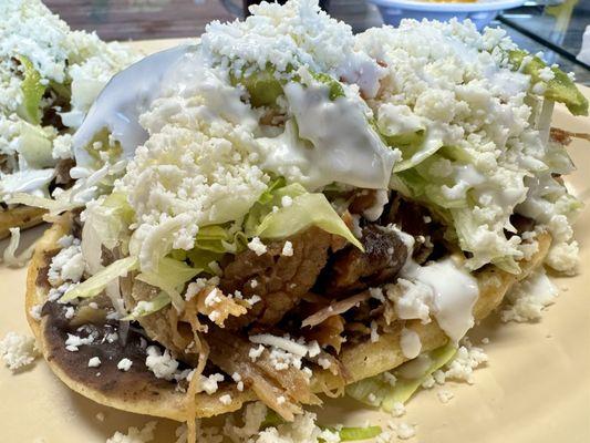 Carnitas Huaraches