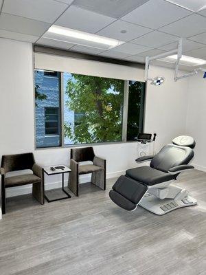 Dr Ladner's Beverly Hills additional clinic room