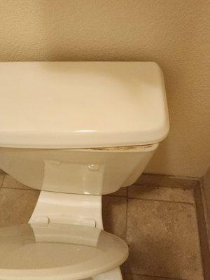 The top of the toilet did not fit