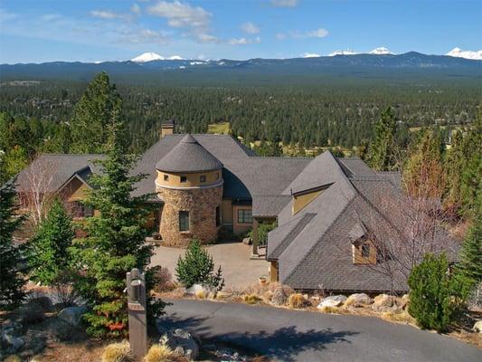 This property featured incredible views of the Cascades.