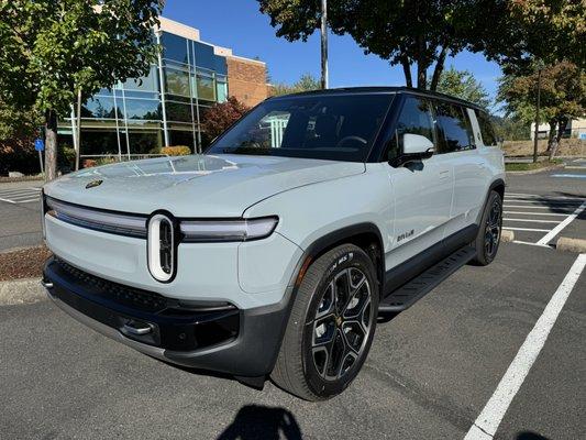 2025 Rivian R1S, 4 year ceramic coat + Front end PPF Paint Protection Film.  A+++ work and product.