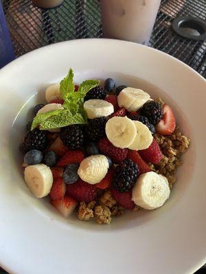 Beautiful yogurt and fruit bowl, super fresh!