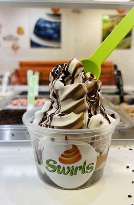 Frozen Yogurt with toppings