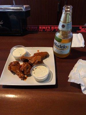 Order of wings and a nice cold Modelo to go along with it!