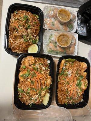 Pad Thai spring rolls