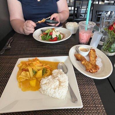 lunch portion of Mango Curry, satay chicken, Emerald Plate and strawberry boba