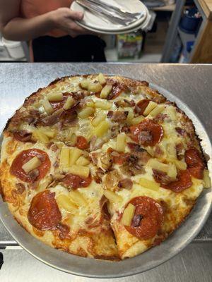 Sm pizza pepperoni bacon pineapple