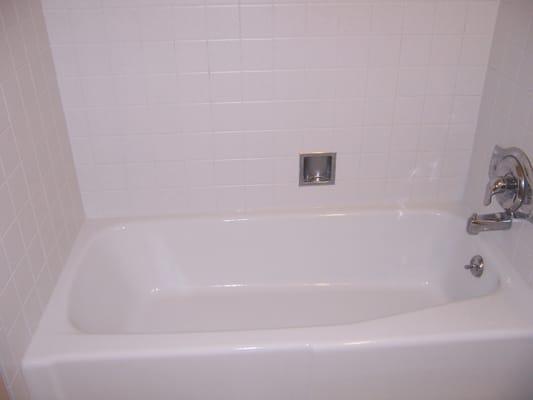 After Bathtub and Tile Refinishing From Bath & Kitchen Refinishing St. Louis