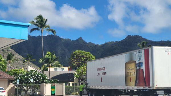 Mountains Behind Gas Station (09/28/22). @HeleGas #HawaiiKai #Oahu #Hawaii #Gas @76