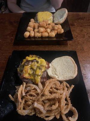 The Eugene Burger with mushrooms and Fried Onion Straws