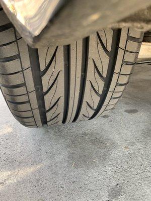 Tread design on Delinte Thunder D7